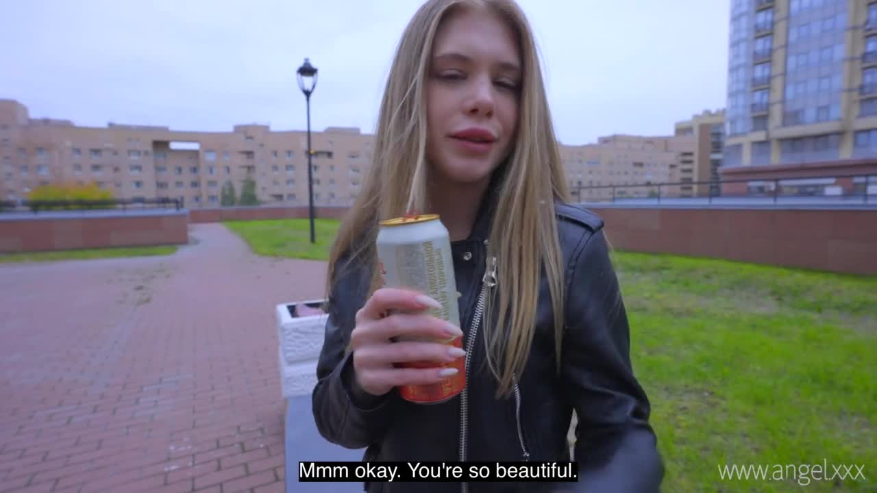 Встретил в парке раскрепощенную подругу - 2