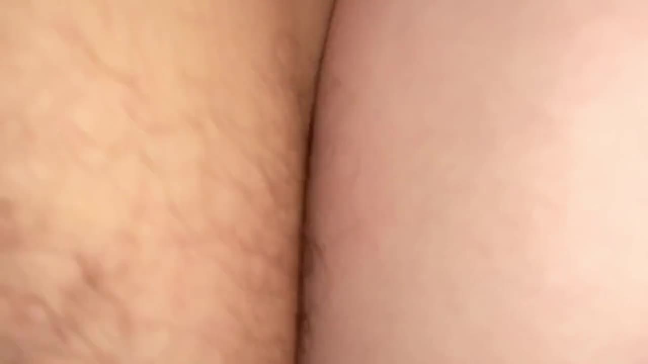 Присунул свой член под юбку - 3