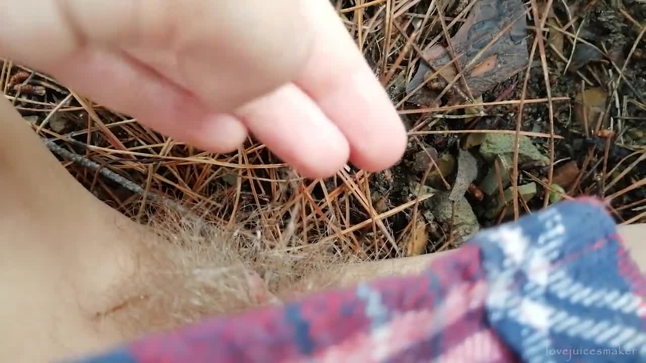 Не устояла перед штормом и кончила прямо у обрыва над морем - рисковая дрочка в кемпинге! - 10