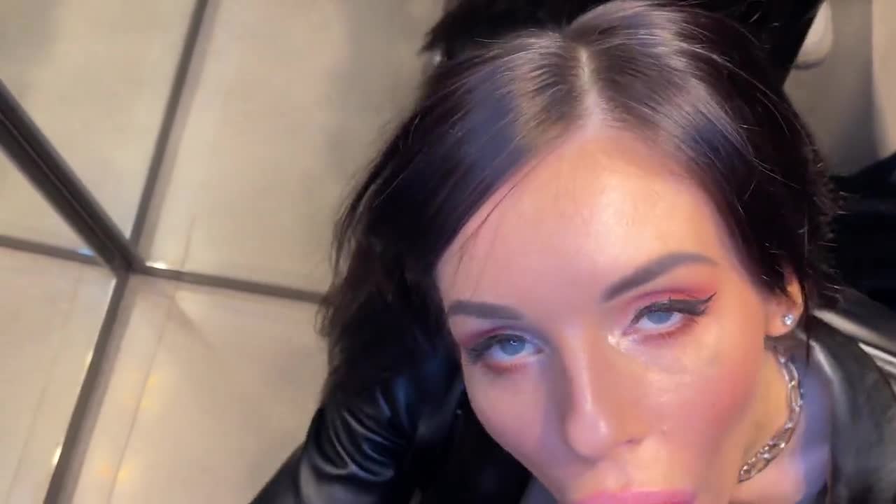 Горячий секс с распутной сучкой в ​​примерочной - 9